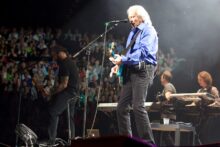 Barry Gibb at Rod Laver Arena photo by Ros O'Gorman