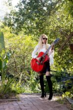 Orianthi with her Gibson guitar