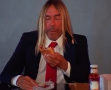 Iggy Pop eats a hamburger