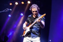 Ian Moss with Cold Chisel photo by Ros O'Gorman