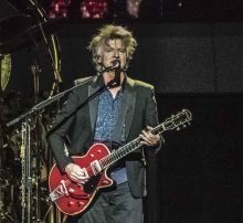 Fleetwood Mac Neil Finn at Rod Laver Arena photo by Mary Boukouvalas