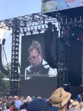 Elton John starts Rochford Winery show in 40 degree heat