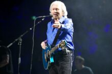 Barry Gibb at Rod Laver Arena photo by Ros O'Gorman