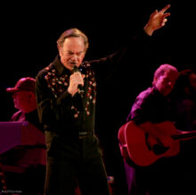 Neil Diamond photo by Ros O'Gorman