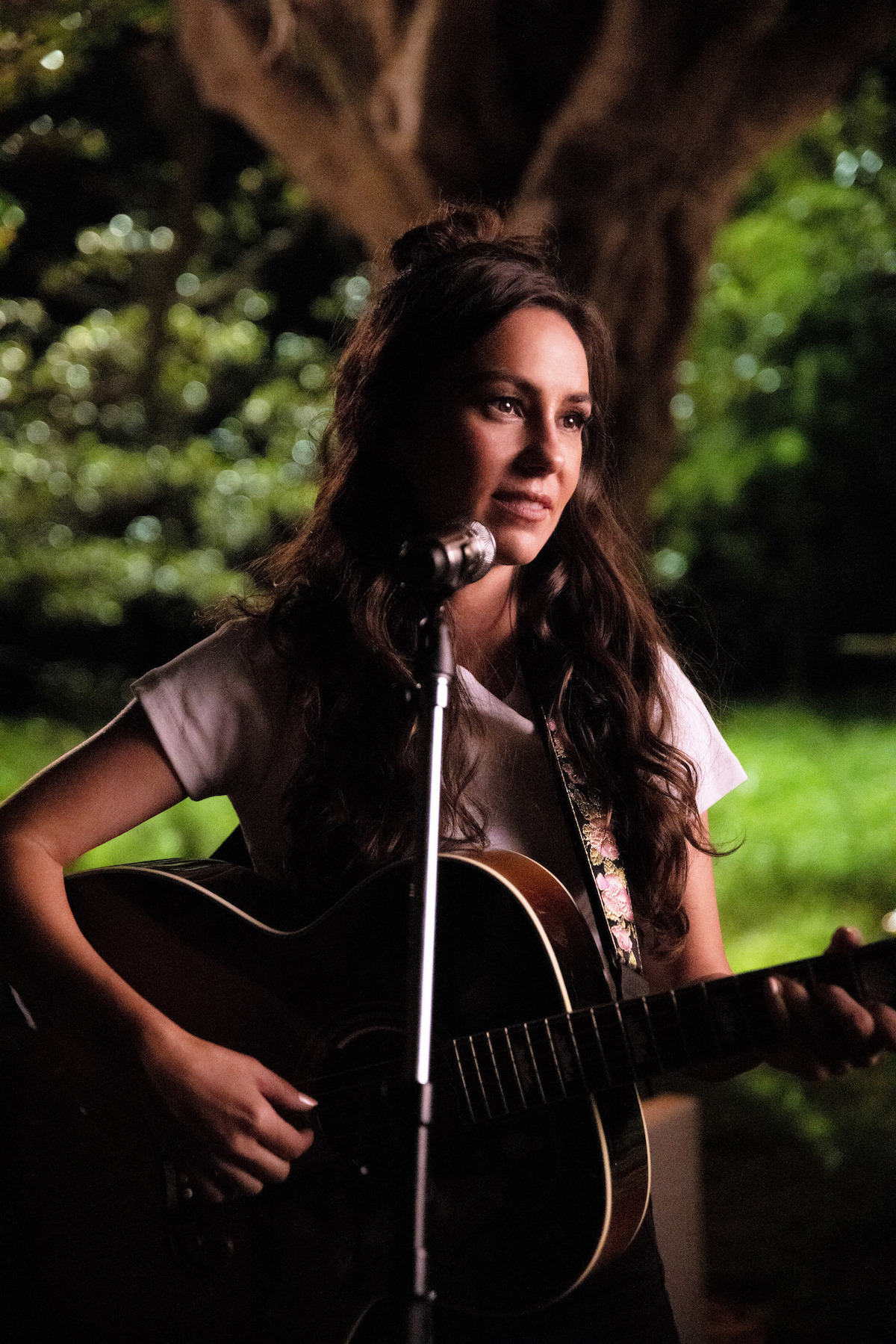Australian Charts: Amy Shark 'Cry Forever' Tops ARIA Chart For A Second Week - Vimarsana News