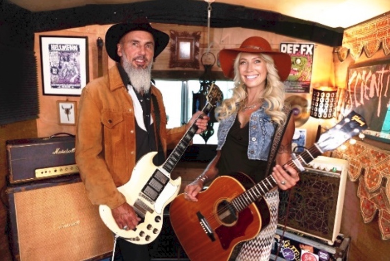 Remember Def FX? Check Out Spiff & Fifi Covering Suzi Quatro and Chris Norman - Vimarsana News