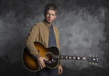 GIBSON Noel Gallagher guitar 17-2-21 by Jill Furmanovsky