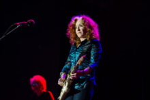 Bonnie Raitt photo by Ros O'Gorman