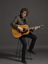 Jeff Lynne photo from Jefflynneselo website