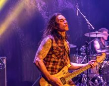 Nuno Bettencourt of Extreme photo by Winston Robinson