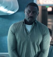 Idris Elba in Hijack 2022