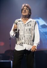 Jon English performs at the Palais Theatre on 21 October 2007. Photo by Ros O'Gorman