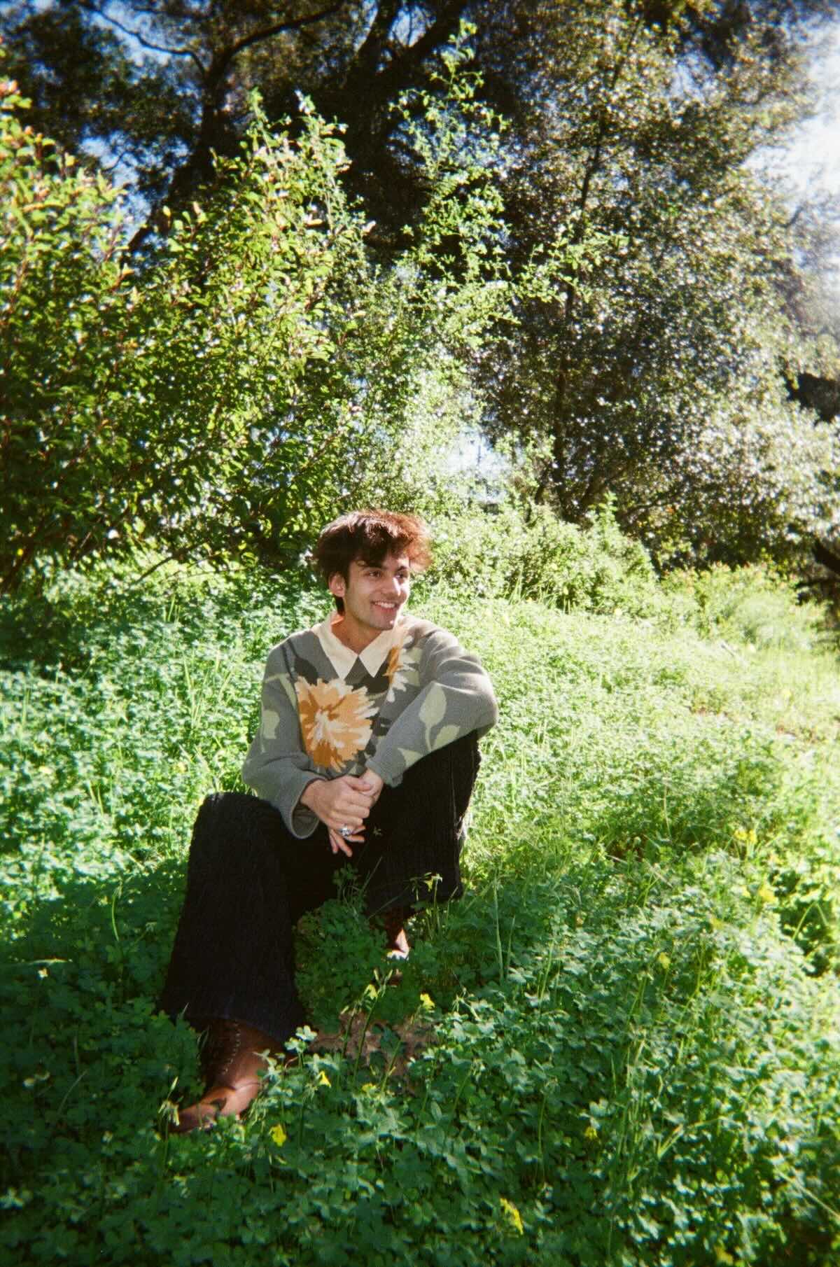 Aron! performing live with microphone during early jazz-pop career