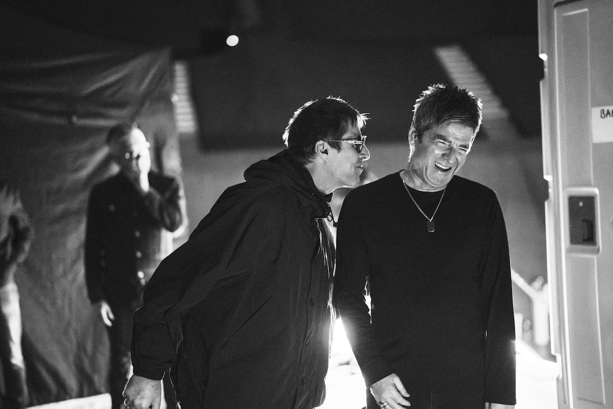 Oasis by Simon Emmett Dont Look Back In Anger doco