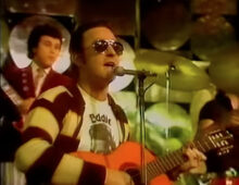 Richard ‘Rockpile’ Jones performing with Ol’ 55
